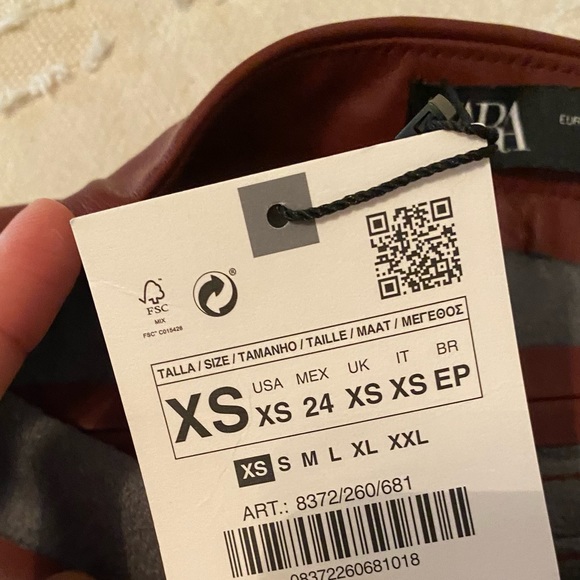 Gorgeous pristine Zara Faux Leather pants, XS (zipper needs to be fixed) - Picture 2 of 10